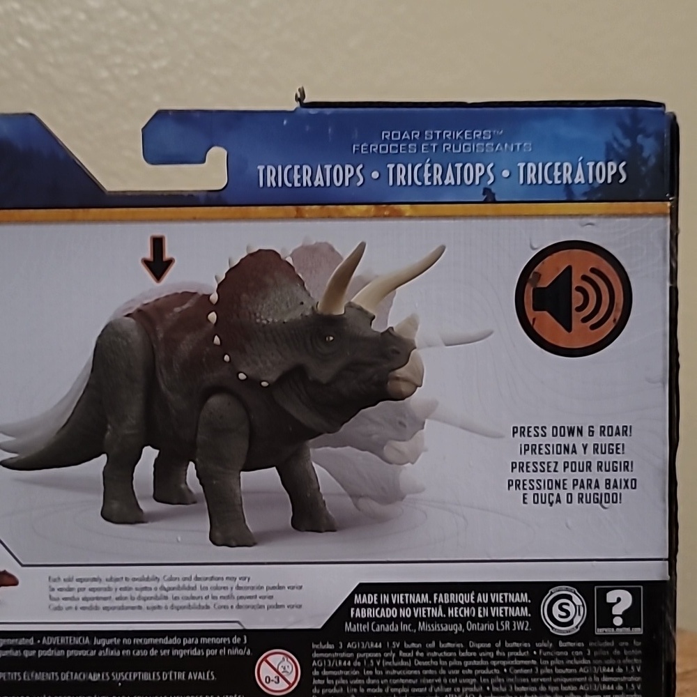 Jurassic World Dominion Triceratops toy - Picture 3 of 4